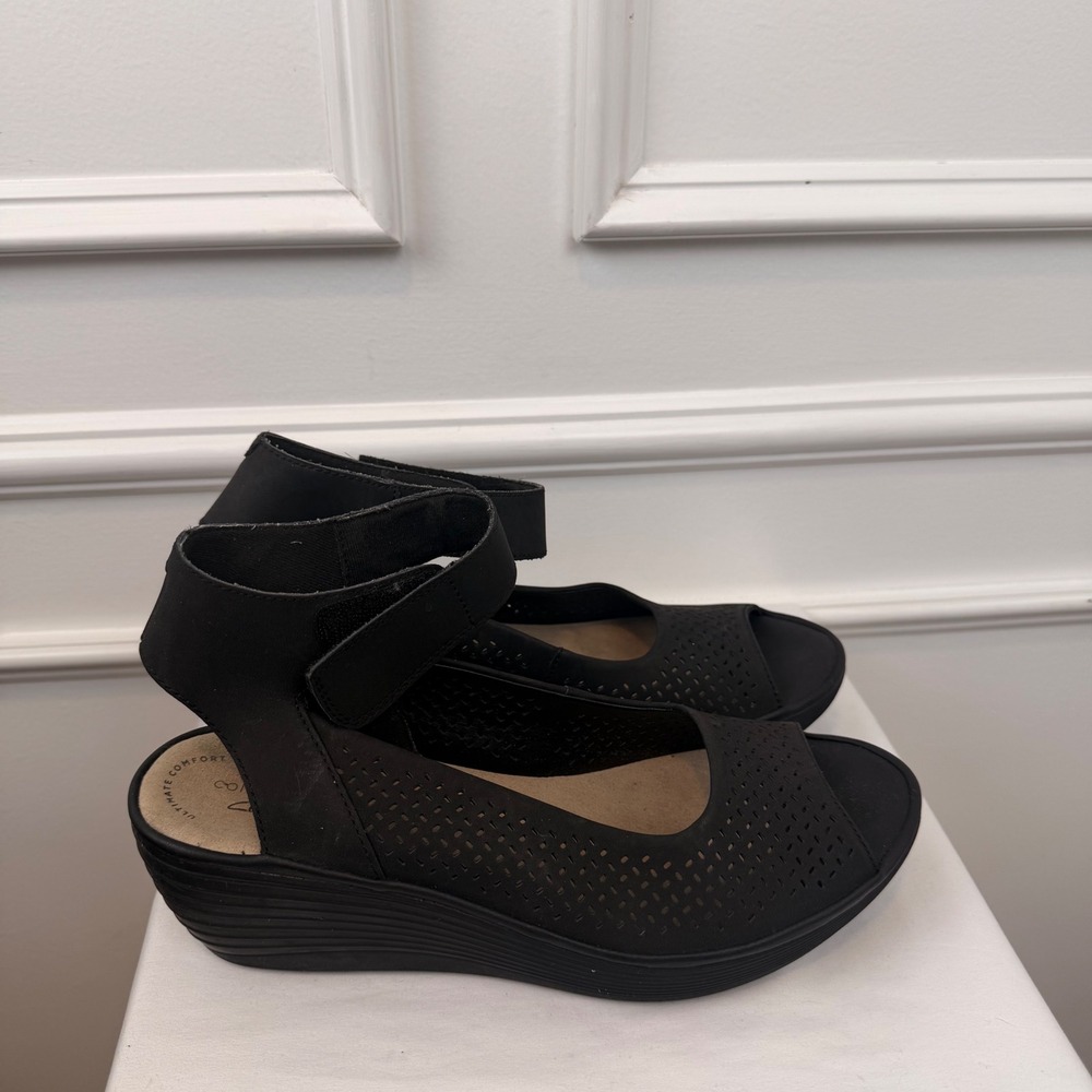 Clarks Collection Arla Glison Black Perforated Wedge Sandals Womens 10 Comfort